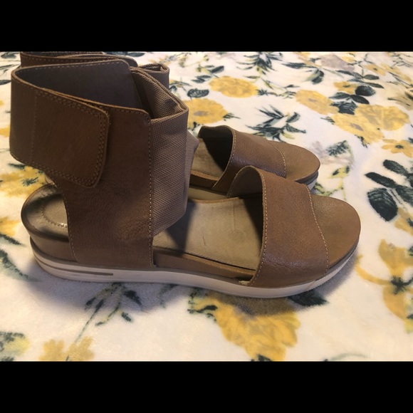 Brand: Eileen Fisher -Size:7 -Color: Nude - Picture 2 of 2